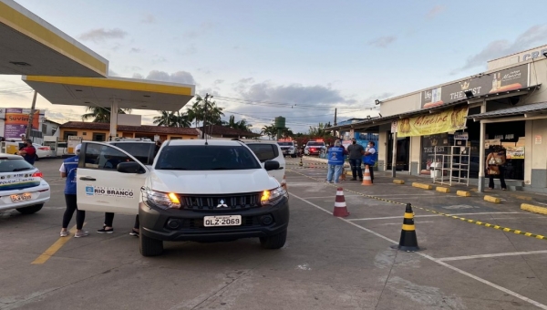 Loja de conveniência em posto na rotatória da AABB em Rio Branco é fechada pela Vigilância Sanitária 